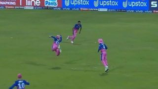 Sanju Samson Takes a Brilliant One-Handed Catch to Send Shikhar Dhawan Packing During RR vs DC IPL 2021 Game | WATCH VIDEO